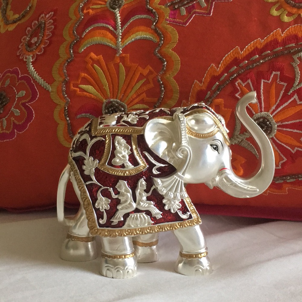 Gorgeous Silver pleated Indian Elephant NWOT